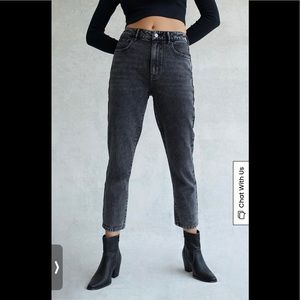 Pacsun Mom Jean Color: Black  Size: 26